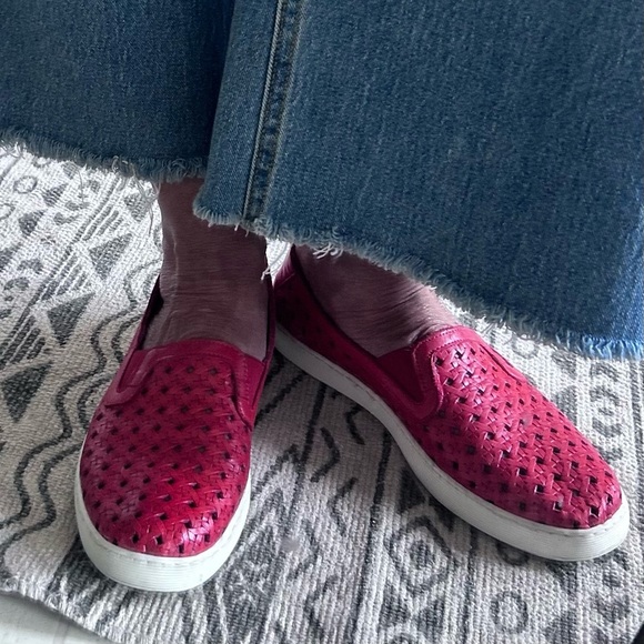 Red Mago Perforated Leather Slip On Walking Shoe Sneaker Size 8 - Picture 3 of 15